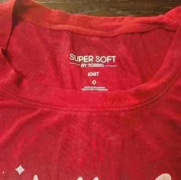 Torrid full of holiday spirit t shirt size 0 - Picture 2 of 3